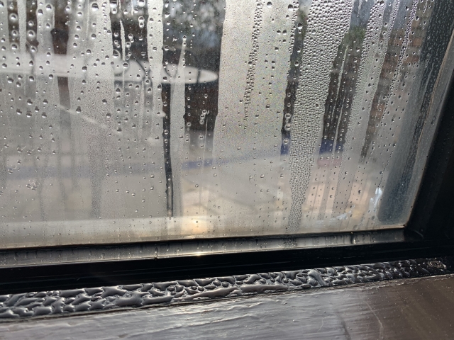網入り窓ガラスで結露対策グッズは危険 結露を防ぐ方法と 広島市 呉市 東広島市のリフォーム会社 ドゥクラフトのリフォーム豆知識ブログ